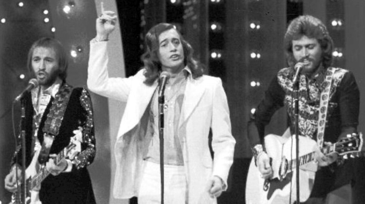 Barry, Robin, and Maurice Gibb of the Bee Gees performing on The Midnight Special in 1973, two years after How Can You Mend a Broken Heart became their first US number one