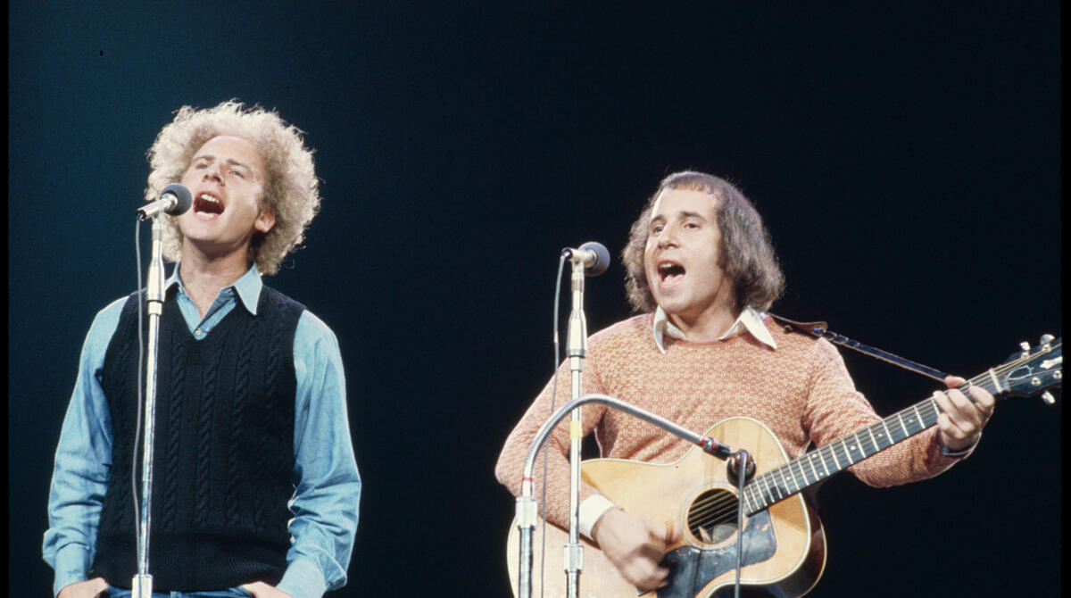 Simon and Garfunkel performing live in 1972, the duo behind bridge over troubled water